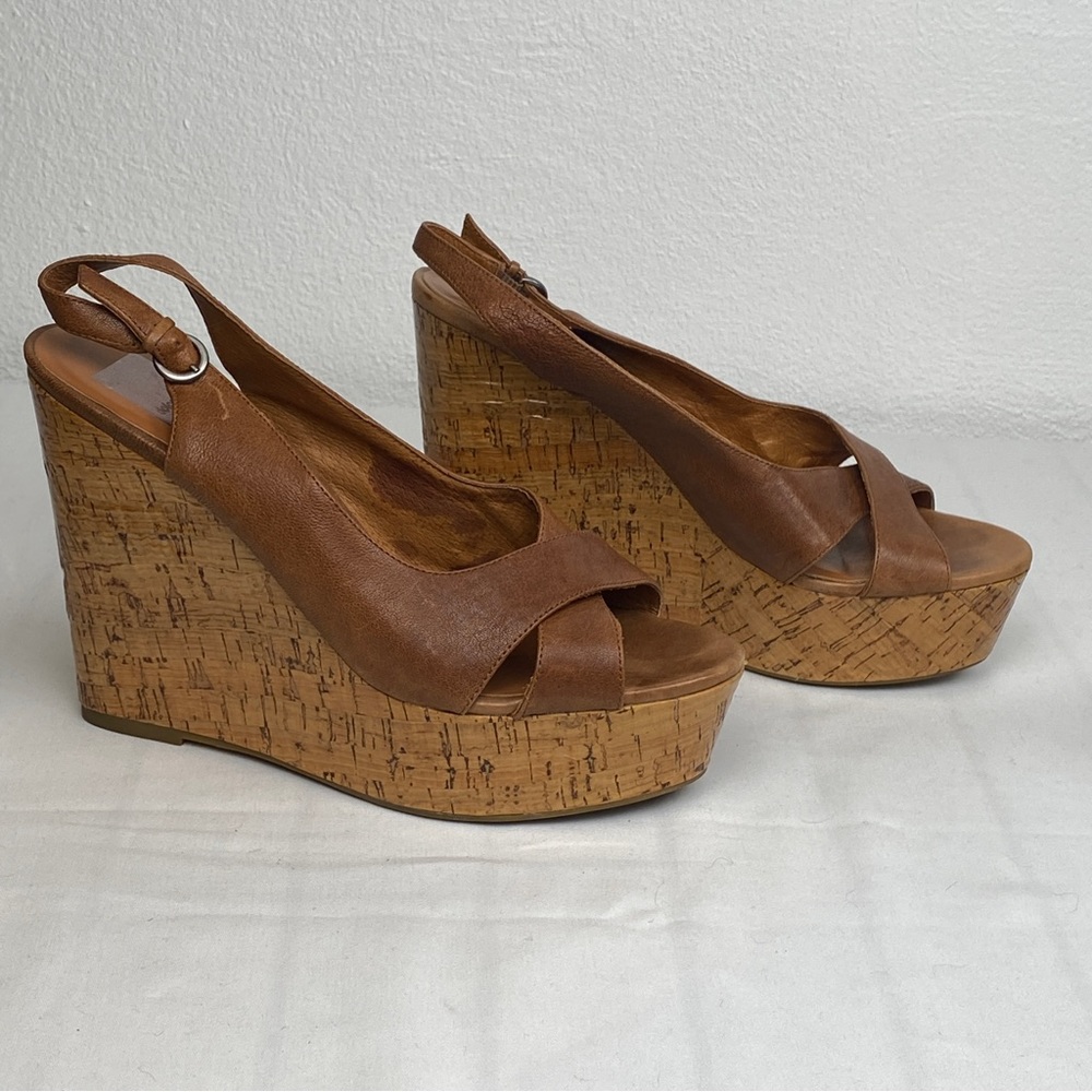 Dolce Vita Wedge, size 10, Super Soft, Great Neutral tone for Spring and Summer